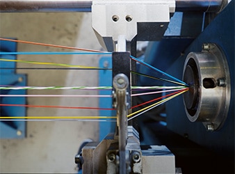 Limpeza por plasma na indústria de cabos: A Tantec marca pontos com alta velocidade e fiabilidade